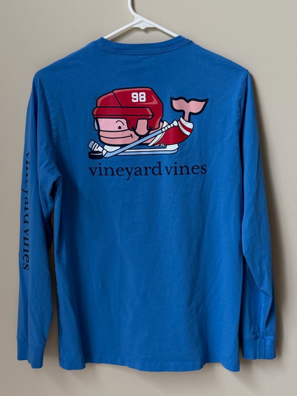 Vineyard Vines Blue Hockey Graphic
Long Sleeve Tee - Boys XL (18)